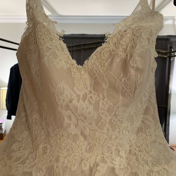 Alvina Valenta 9301 Wedding Dress - Picture 3 of 6